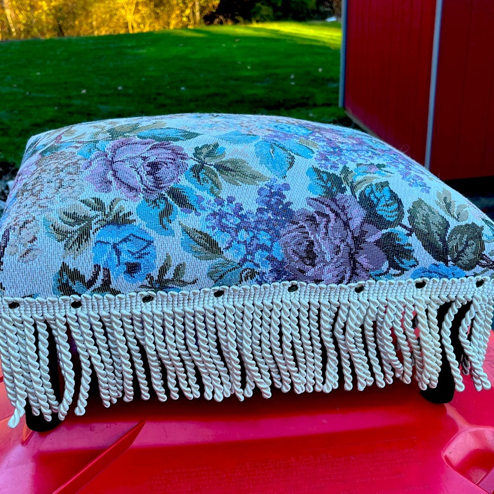 Foot stool/hassock